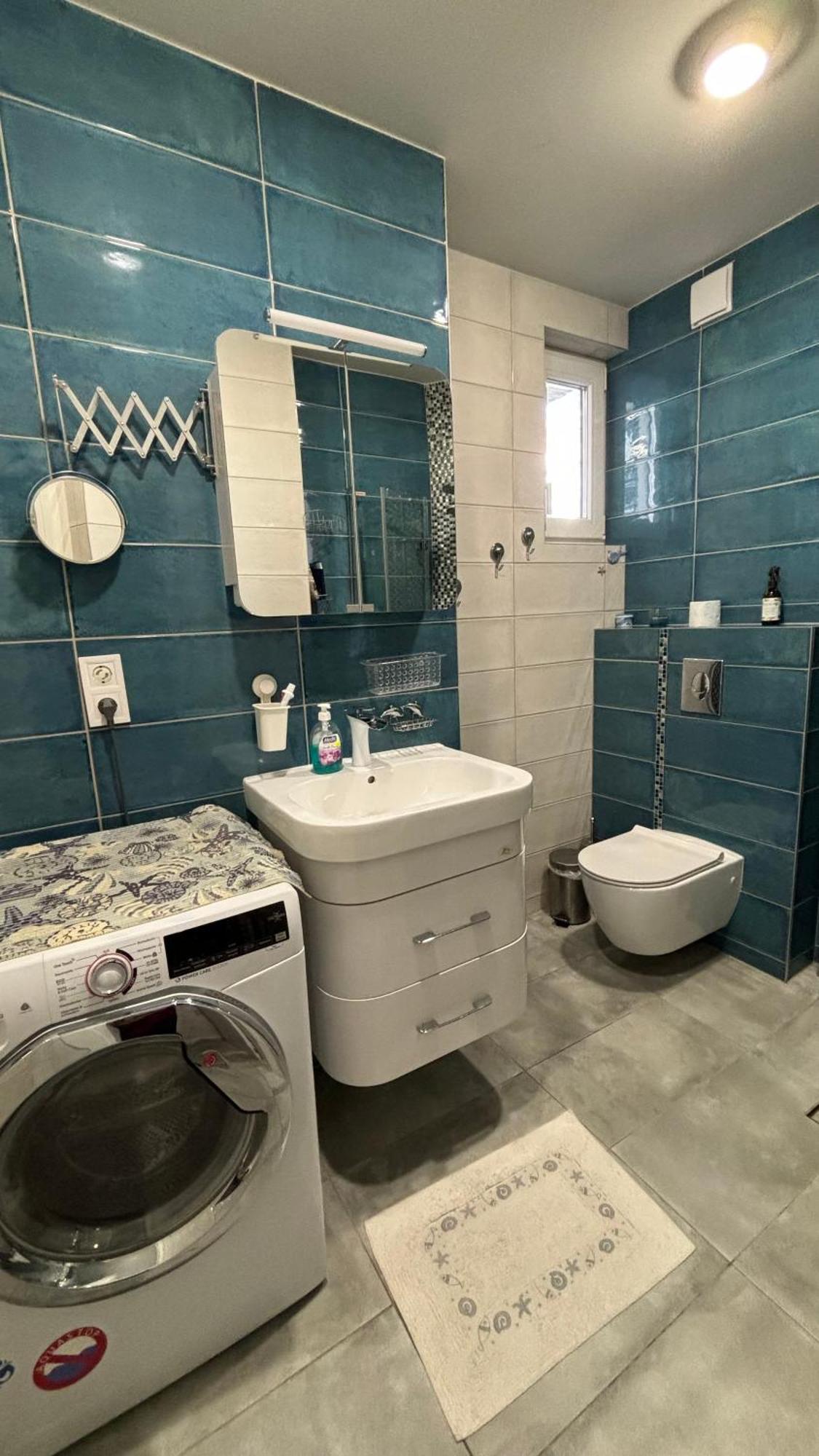 Place With 2 Bedrooms In Apartament